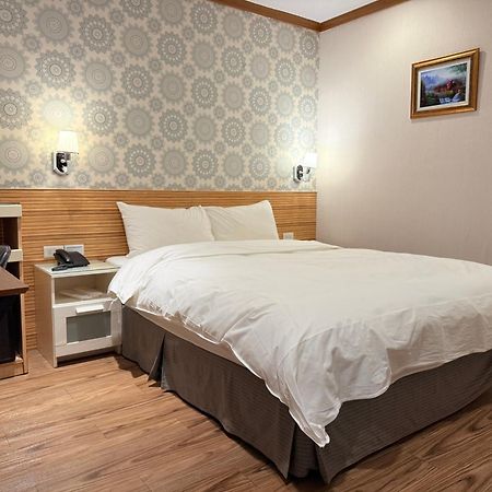 טאיפיי 泊居旅店 Oursinn Hotel מראה חיצוני תמונה