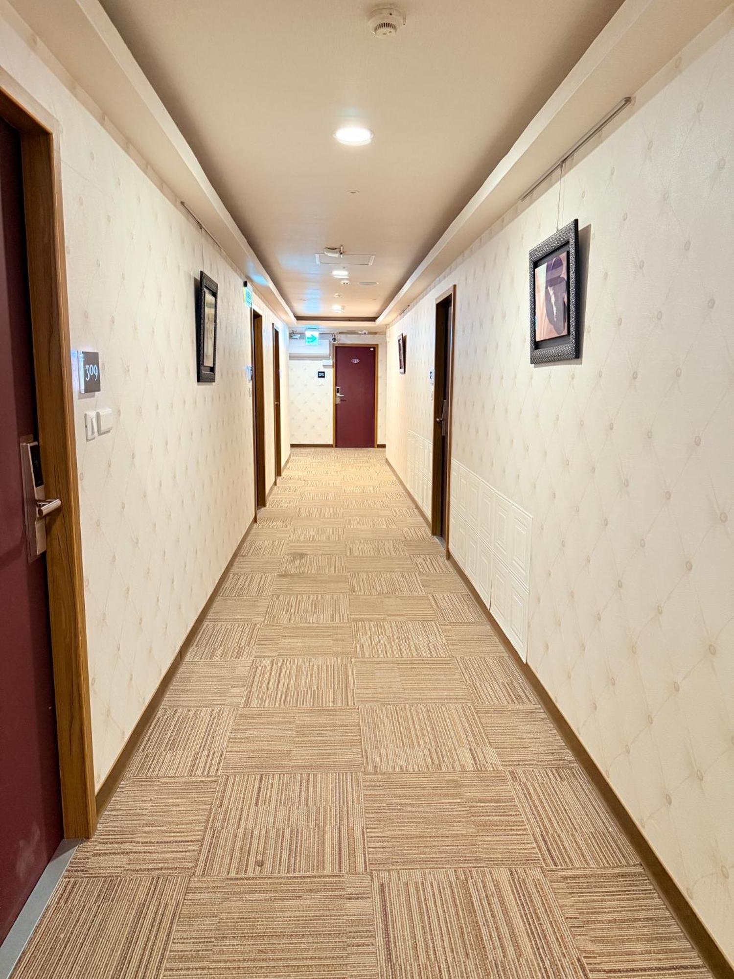 טאיפיי 泊居旅店 Oursinn Hotel מראה חיצוני תמונה