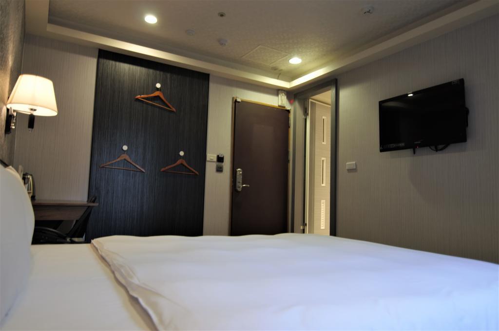 טאיפיי 泊居旅店 Oursinn Hotel מראה חיצוני תמונה