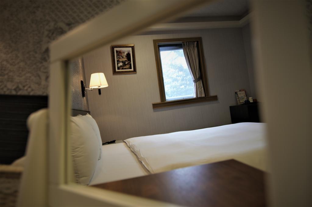 טאיפיי 泊居旅店 Oursinn Hotel מראה חיצוני תמונה