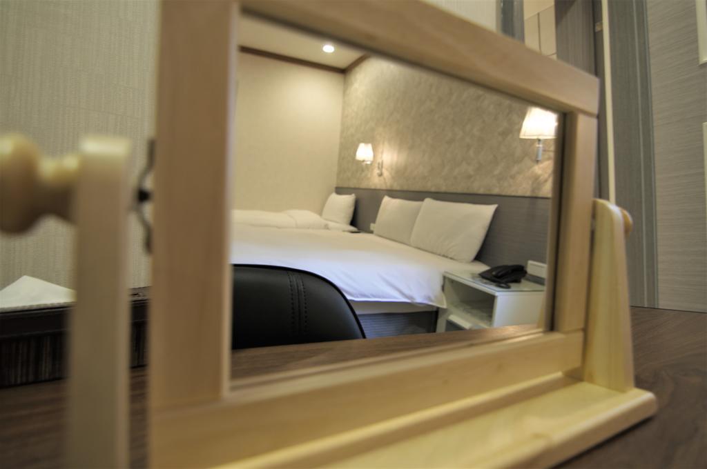 טאיפיי 泊居旅店 Oursinn Hotel מראה חיצוני תמונה