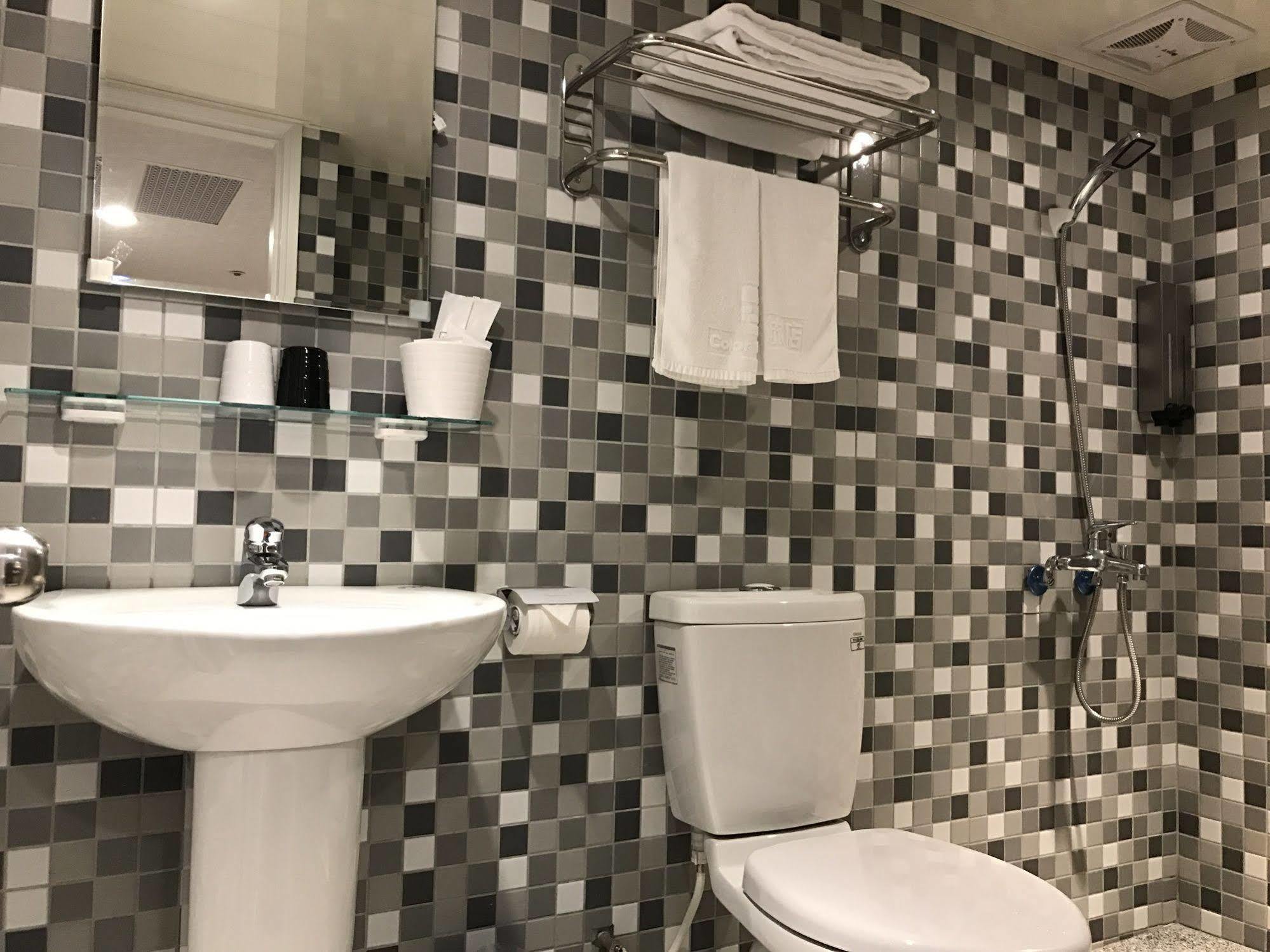 טאיפיי 泊居旅店 Oursinn Hotel מראה חיצוני תמונה